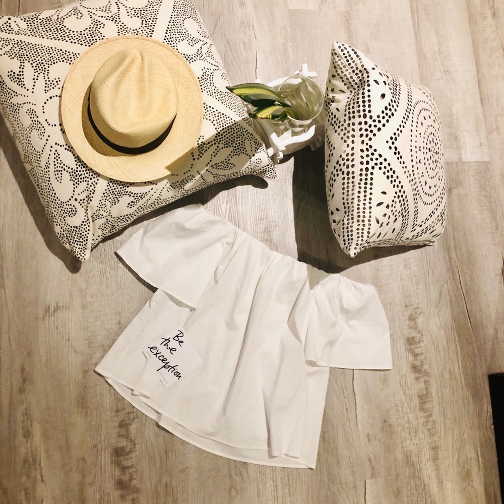 Off shoulder white flirty top - Picture 1 of 7